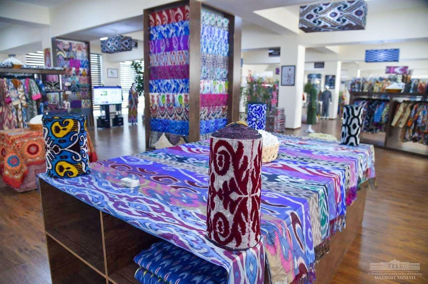 Хитойда Ўзбекистон либослари намойиш этилади