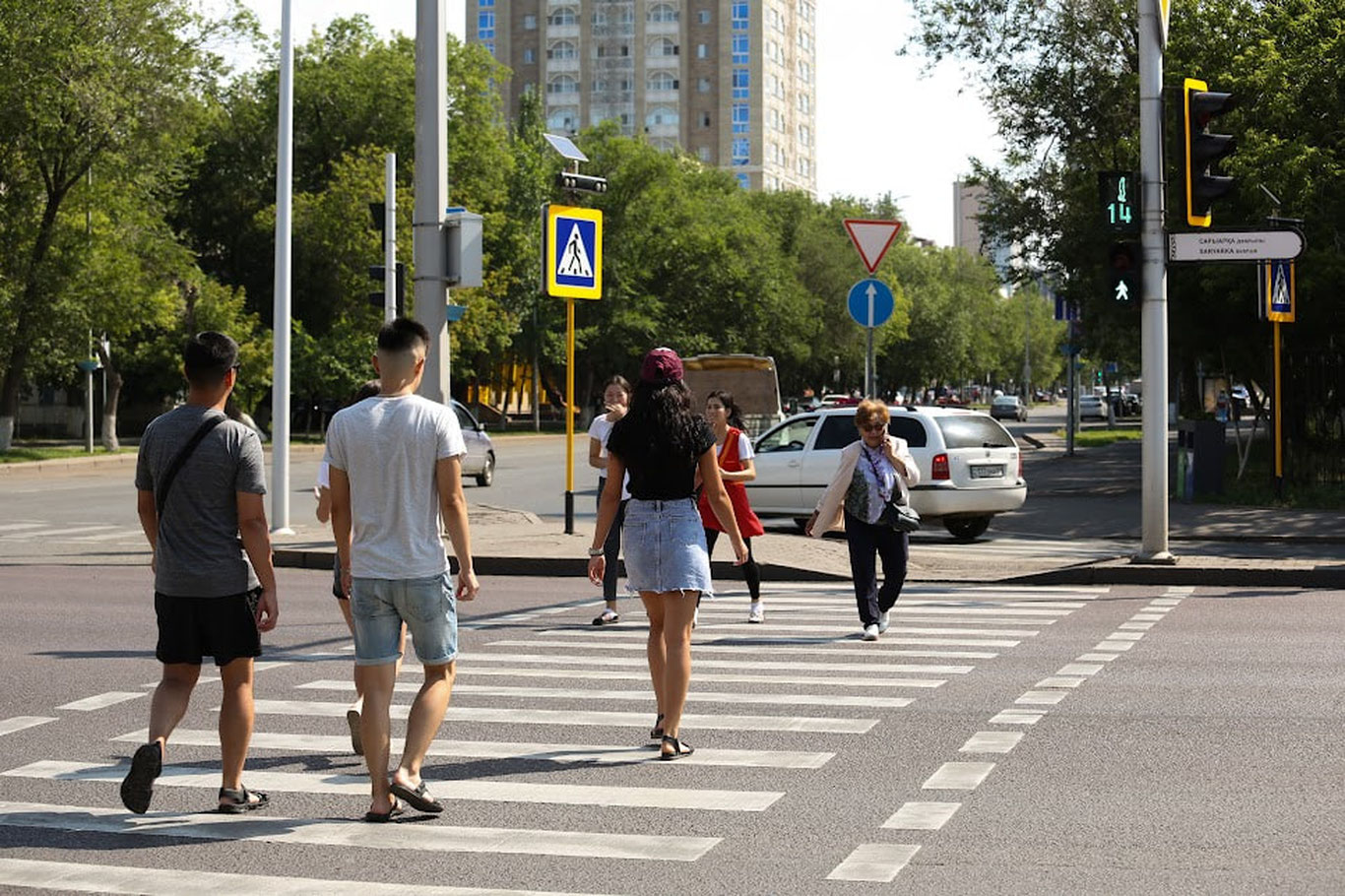 Ikki va undan ortiq polosali yo‘llardagi “peshexod”larga svetofor o‘rnatiladi