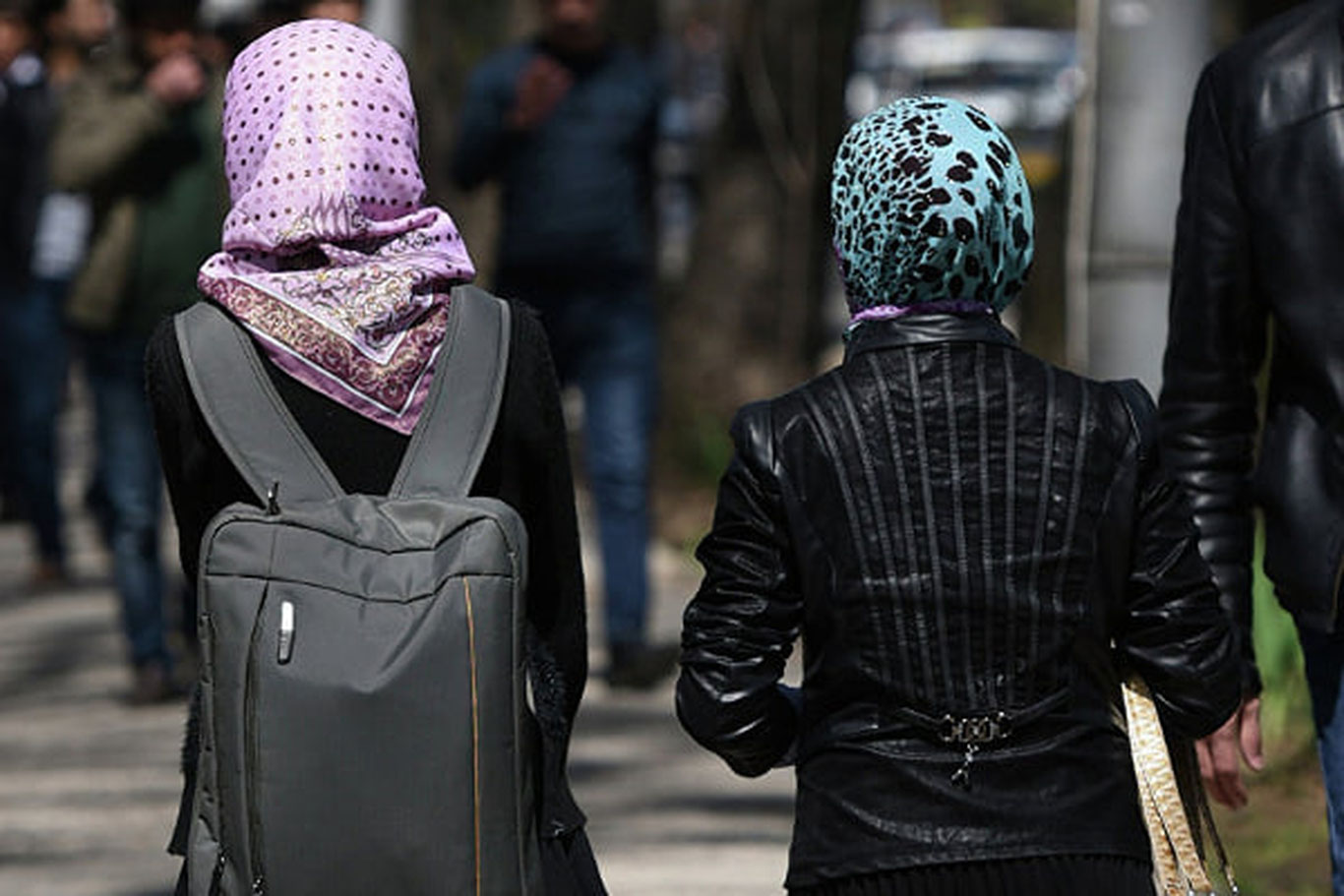 Жамоат жойларида ибодат либосида юрганлик учун маъмурий жавобгарлик бекор қилинмоқда