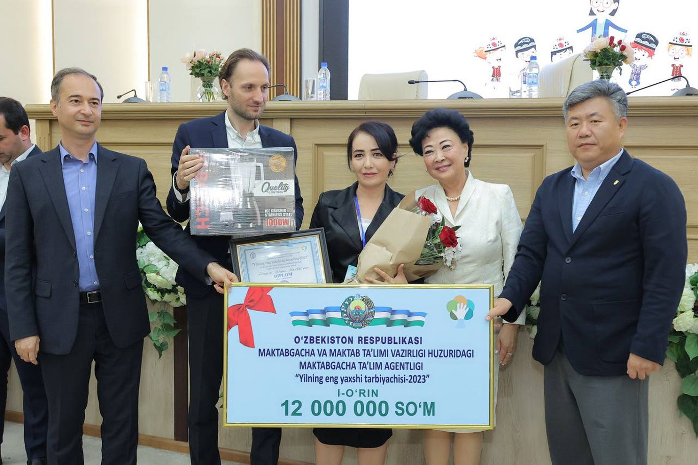 Энг яхши тарбиячи 12 миллион сўм пул мукофоти билан тақдирланди