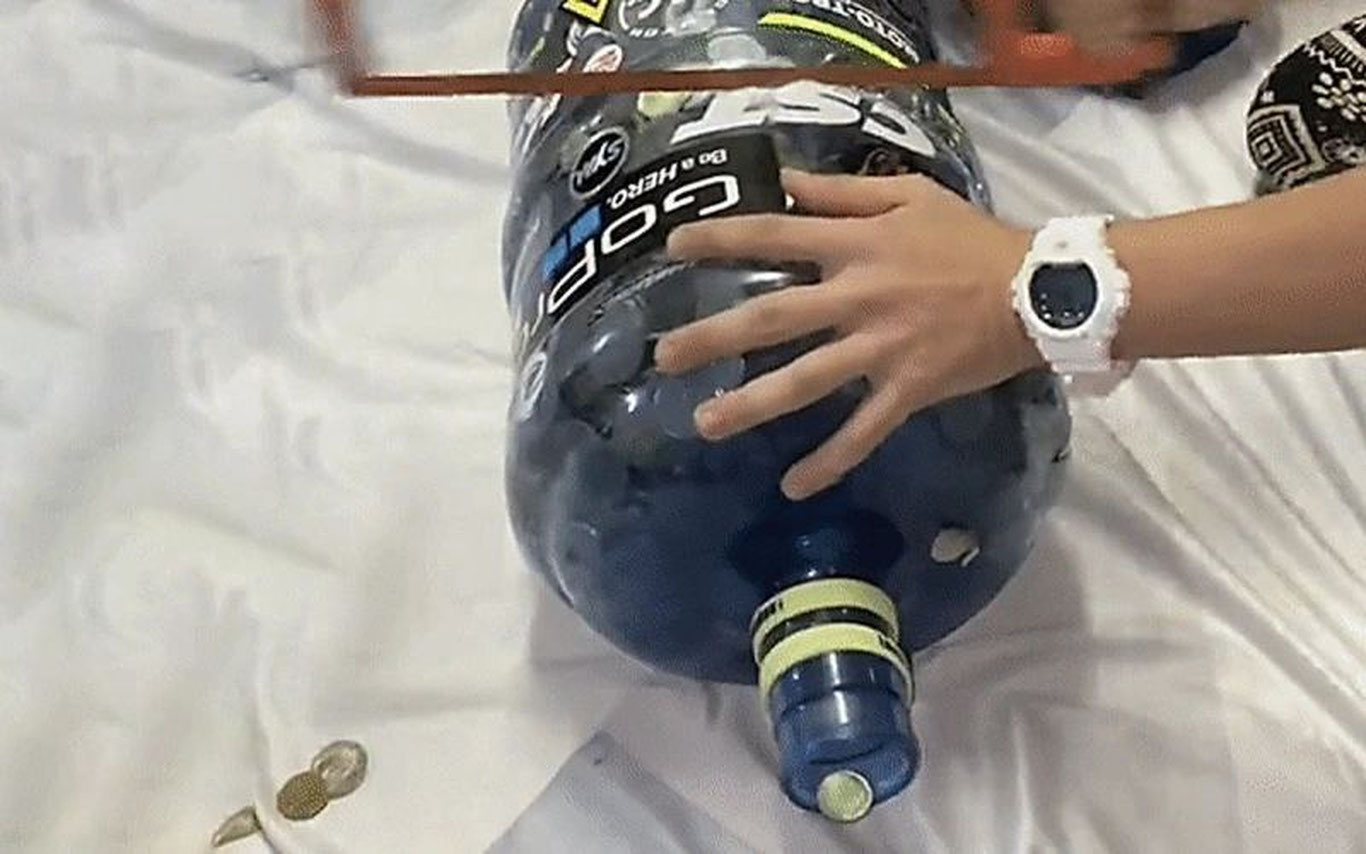 Малайзиялик йигит iPhone олиш учун 7 йил пул йиғди