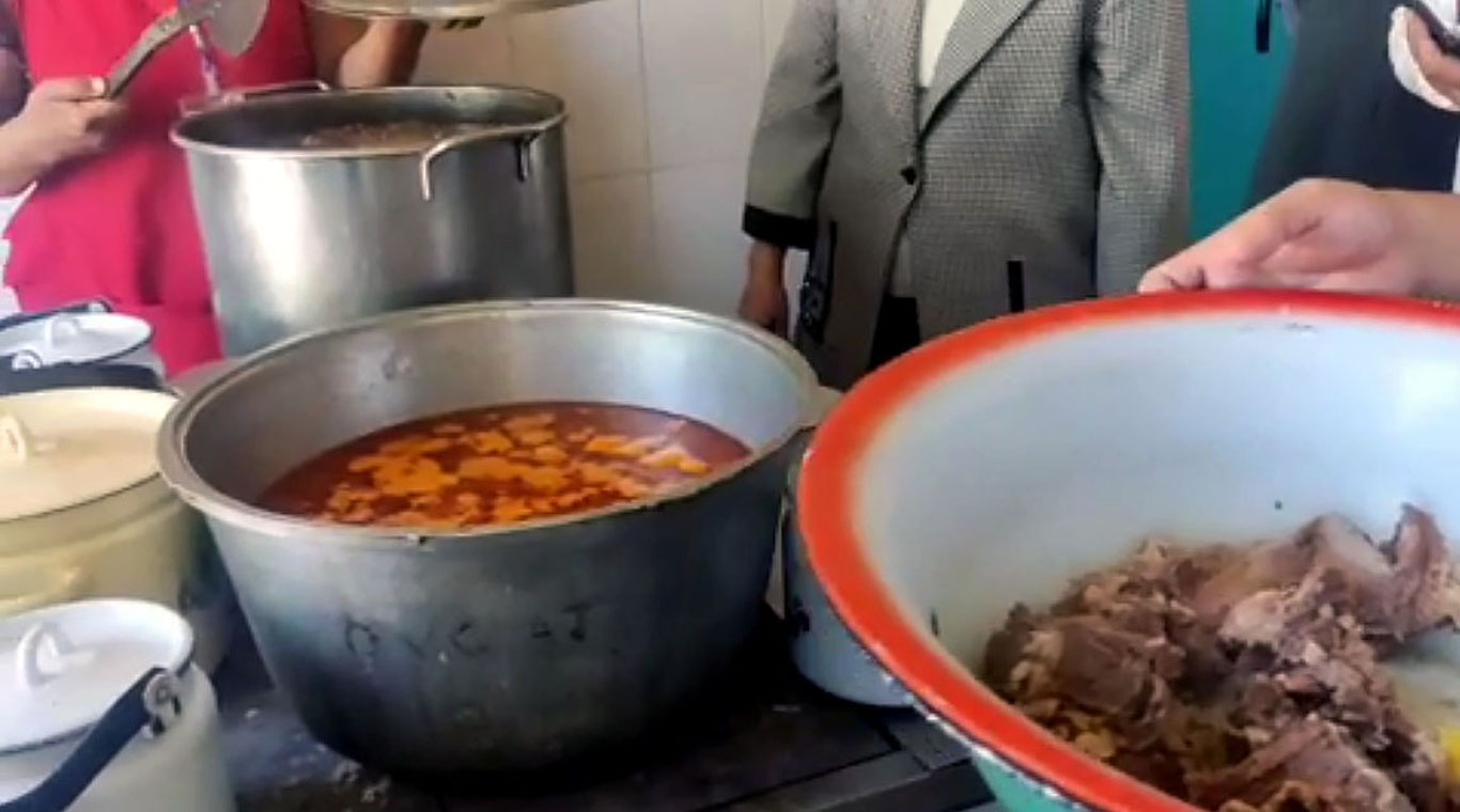 Samarqanddagi bog‘chada ovqatga go‘sht o‘rniga suyak solingani aytilmoqda