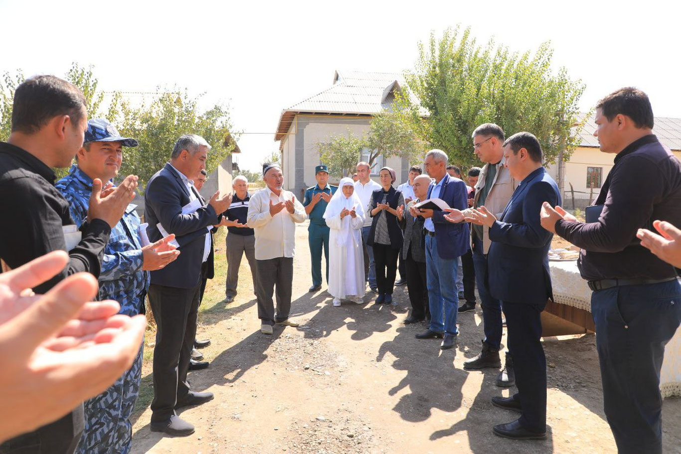 Республика ишчи гуруҳи энди Сирдарёда