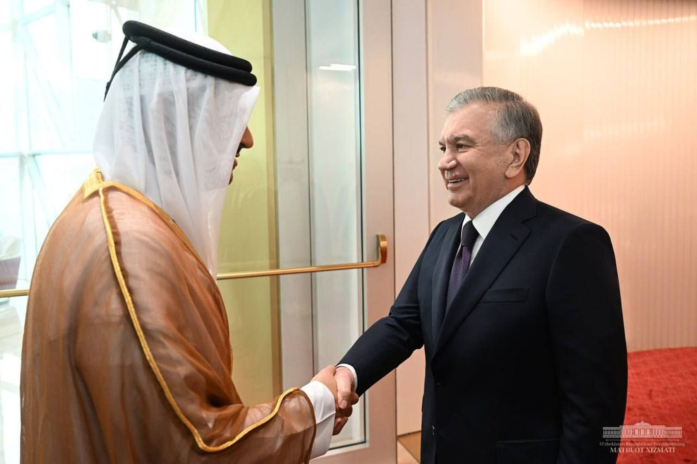 Шавкат Мирзиёев Доҳага етиб борди