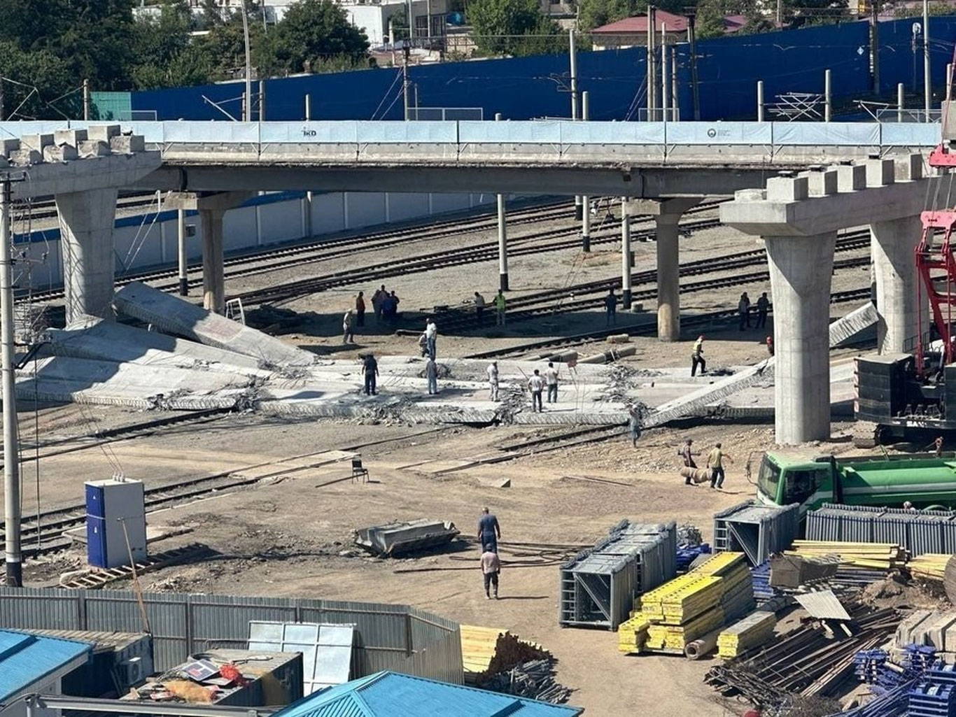 Тошкент аэропорти яқинидаги кўприкдан автобус ва юк машиналарининг ўтиши чекланди