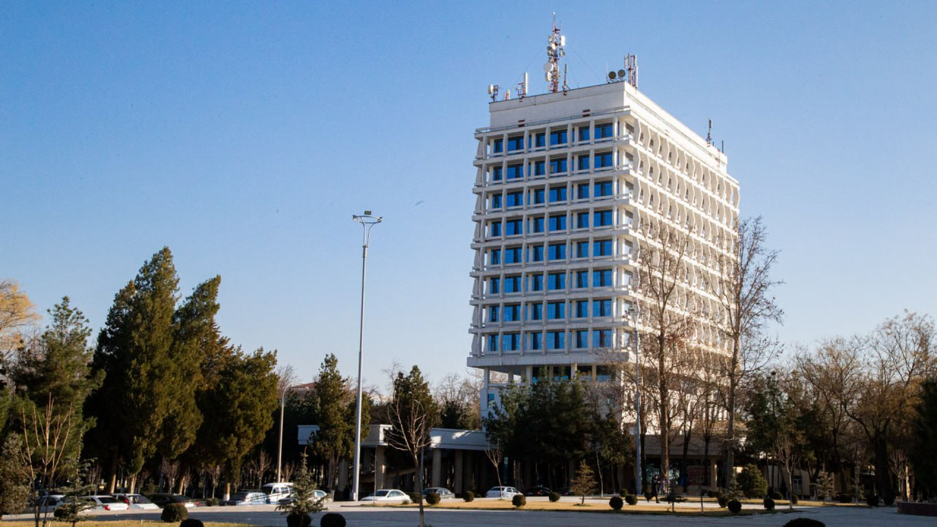 “Yo‘qol bu yerdan, iflos”. O‘zMU prorektori talabaning onasi bilan janjallashdi