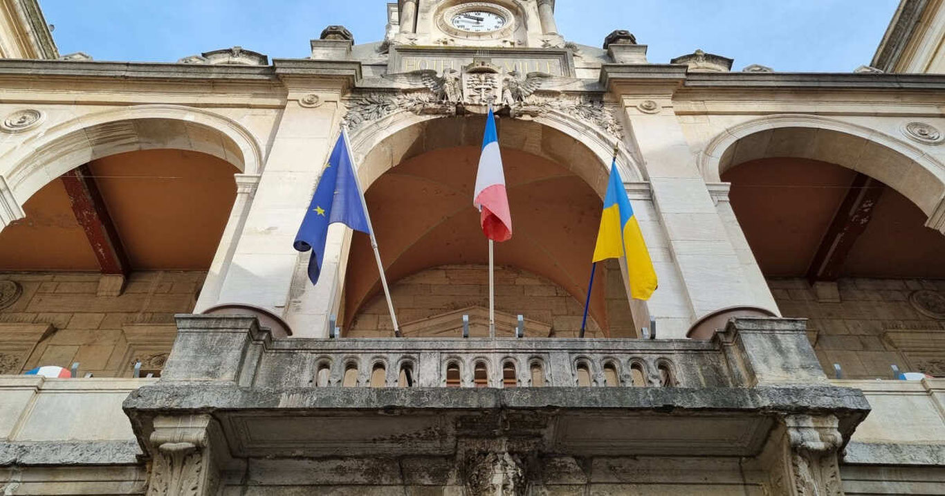 Fransiyada Ukraina bayrog‘i olib tashlandi