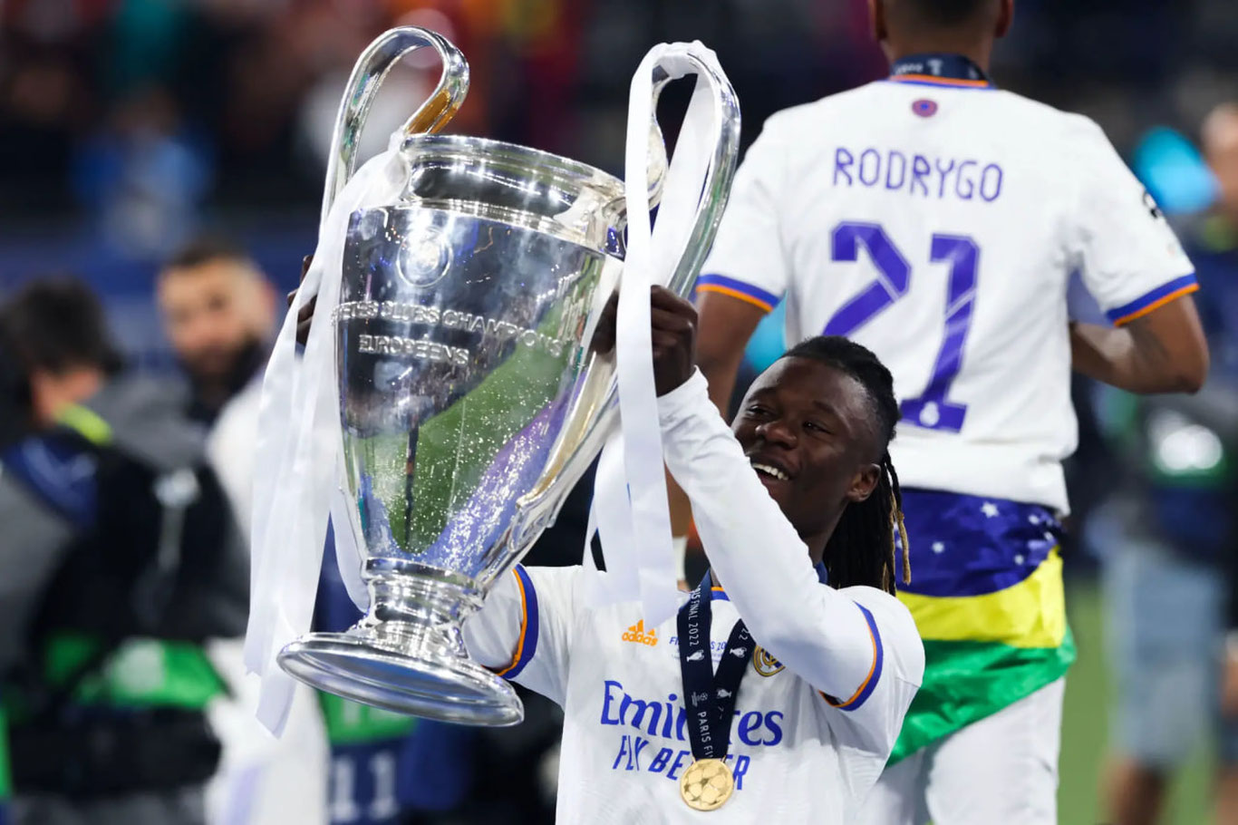 Kamavinga "Real" bilan yangi shartnoma imzoladi