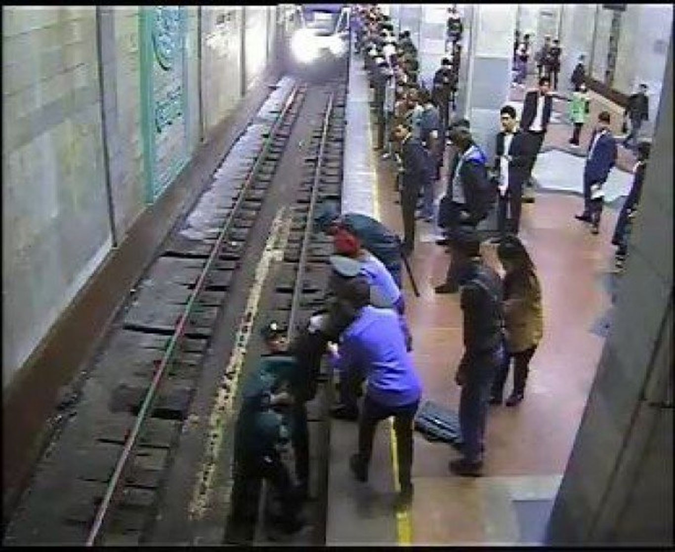 Toshkentda talaba qiz o‘zini metro yo‘liga tashladi