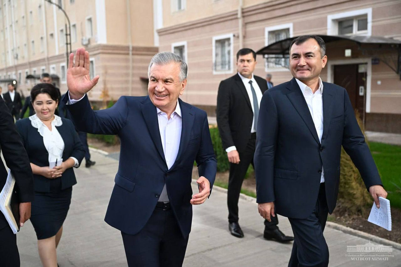 Prezident Qarshidagi mahallada mehmon boʻldi
