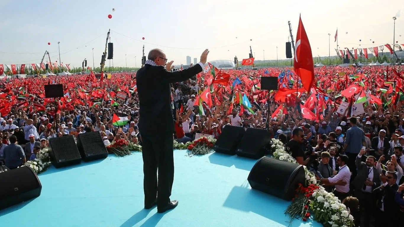 Erdog‘an Istanbulda miting bo‘layotgan joyga keldi