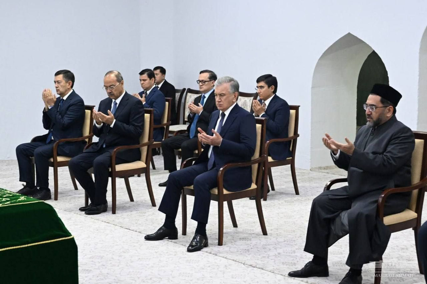 Prezident Imom Buxoriy maqbarasini ziyorat qildi