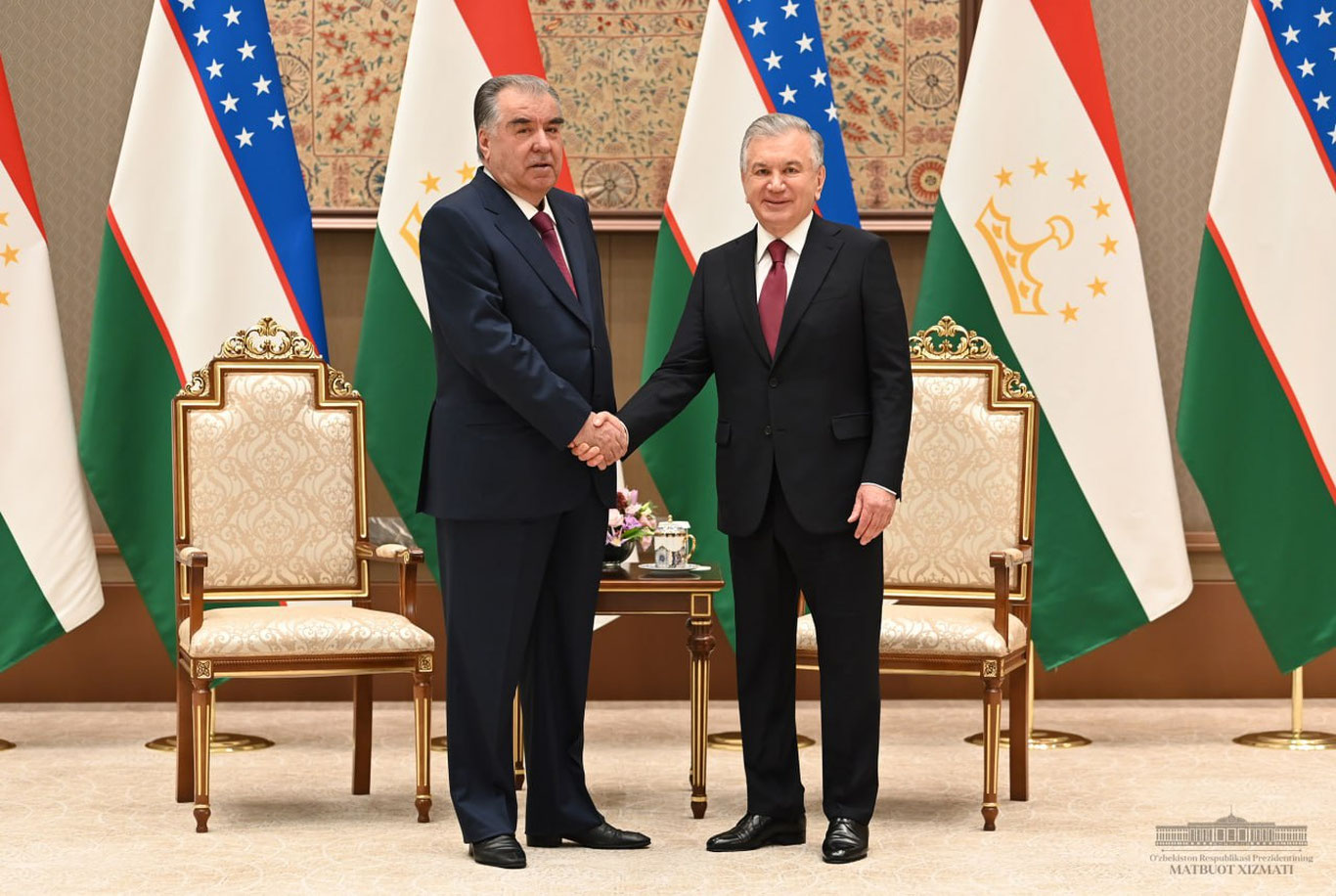 Шавкат Мирзиёев Тожикистон Президенти билан музокара ўтказди