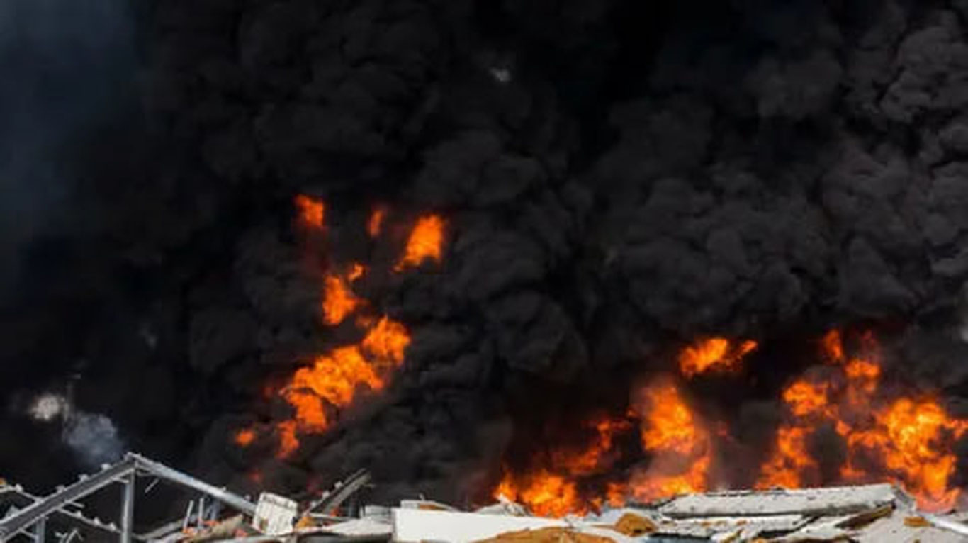 Xitoyda gaz olib ketayotgan yuk mashinalari portladi