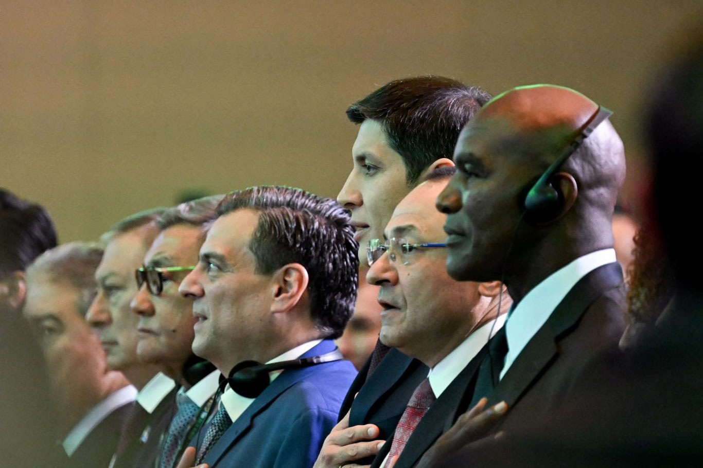 Evander Xolifilddan Otabek Umarovgacha: boks afsonalari Toshkentda jam bo‘ldi — fotojamlanma