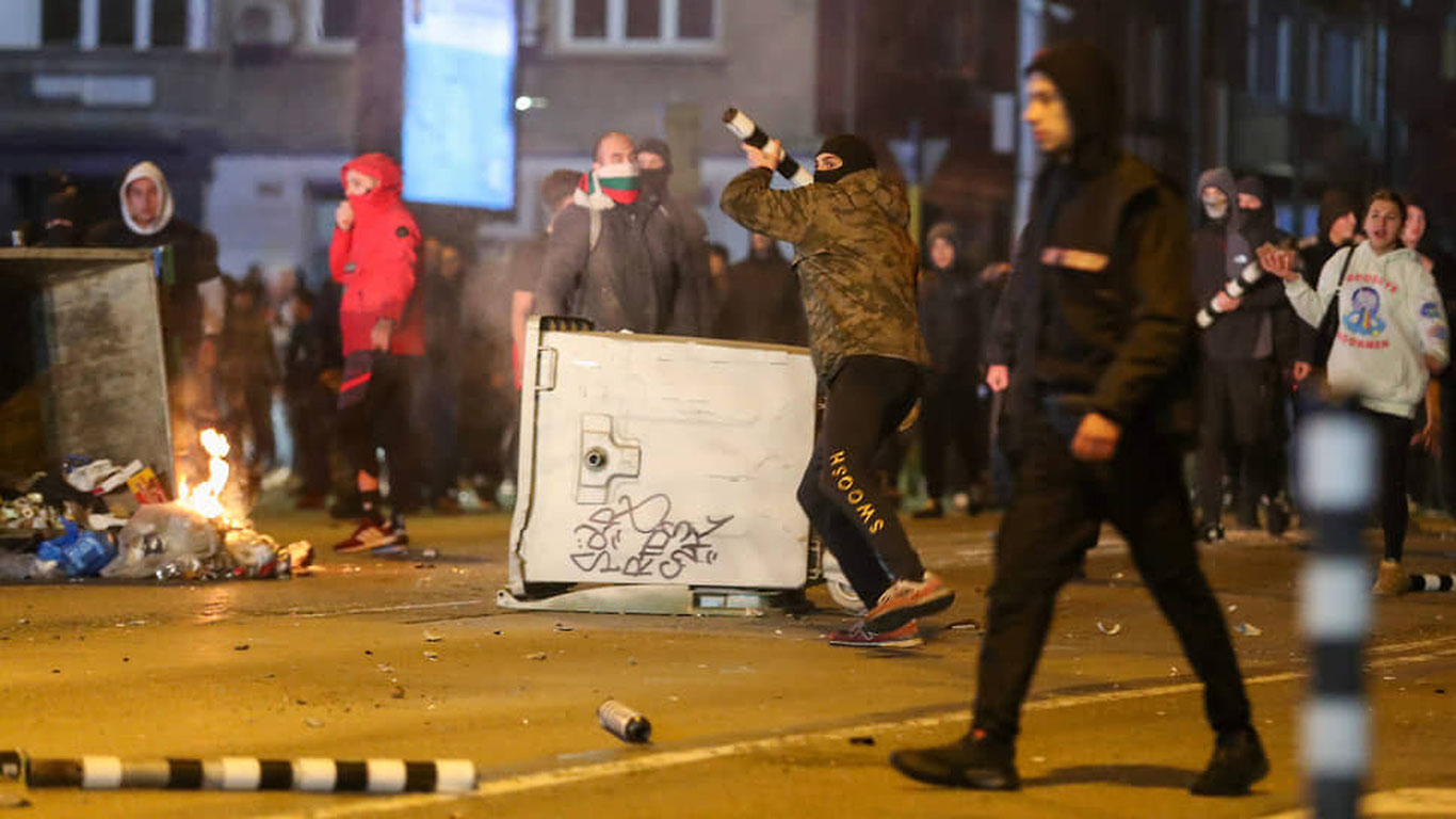 Bolgariyada futbol muxlislari tartibsizlik keltirib chiqardi