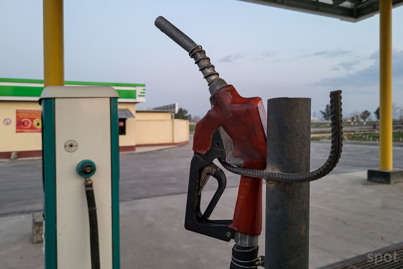 Birjada AI-80 benzini xaridiga kiritilgan limit kamaydi