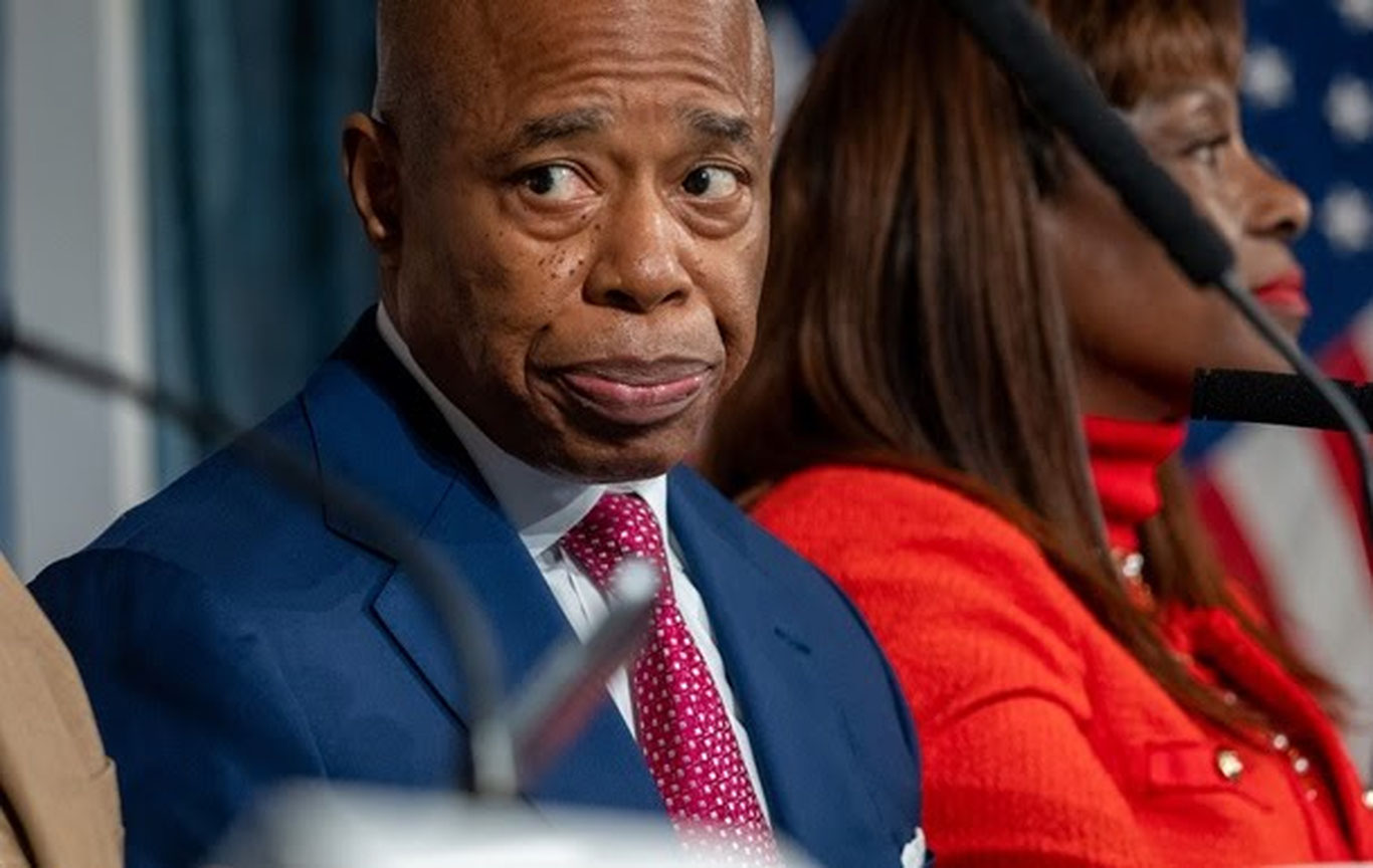 Нью-Йорк мери жинсий зўравонликда айбланмоқда