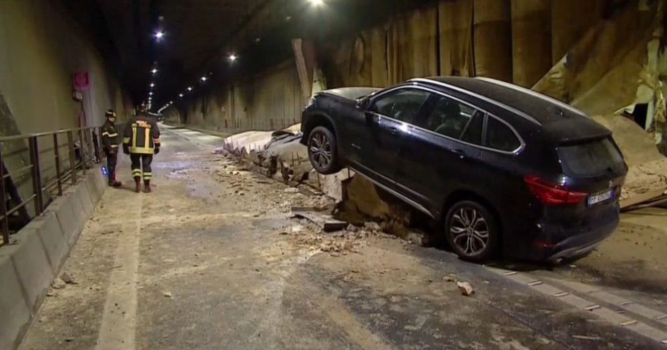 Италияда автомобиль йўли қулаб тушди