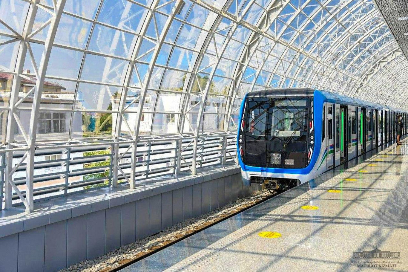 Nomaʼlum shaxs o‘zini metro poyezdi tagiga tashladi