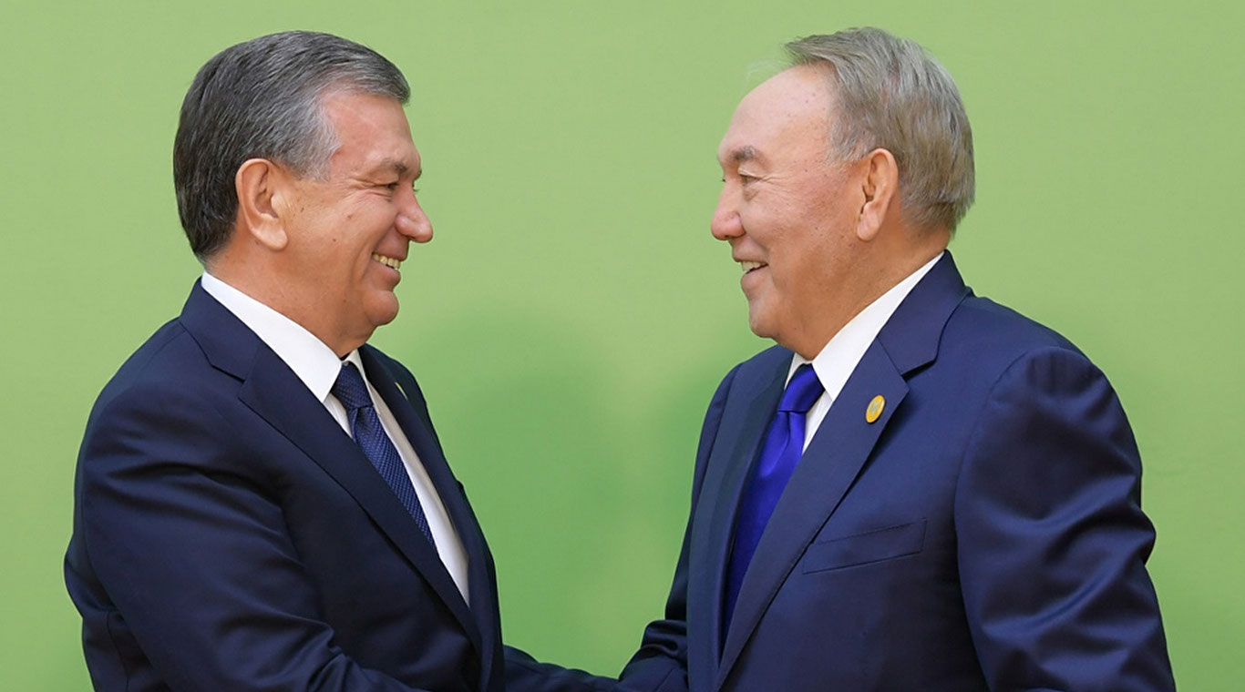 Nursulton Nazarboyev O‘zbekiston Prezidentiga kitob sovg‘a qildi