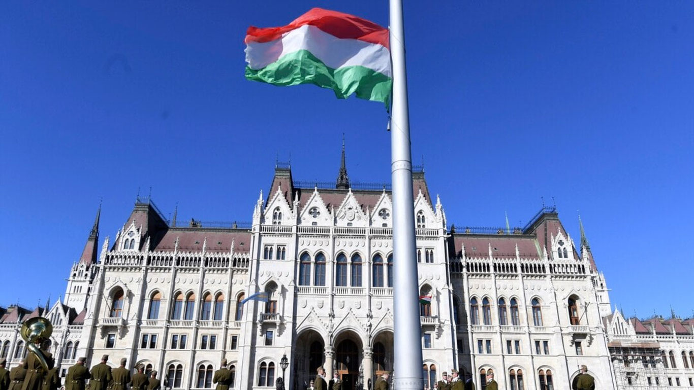 Венгрия чет эл аралашуви хавфини камайтирувчи қонунни қабул қилди