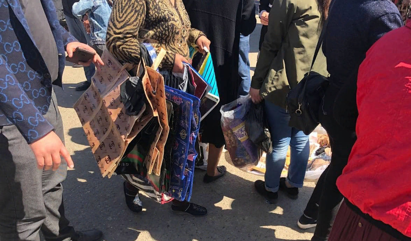 Prezident bozorlarda aholi va sayyohlar eʼtiroziga sabab bo‘layotgan muammolarni sanadi