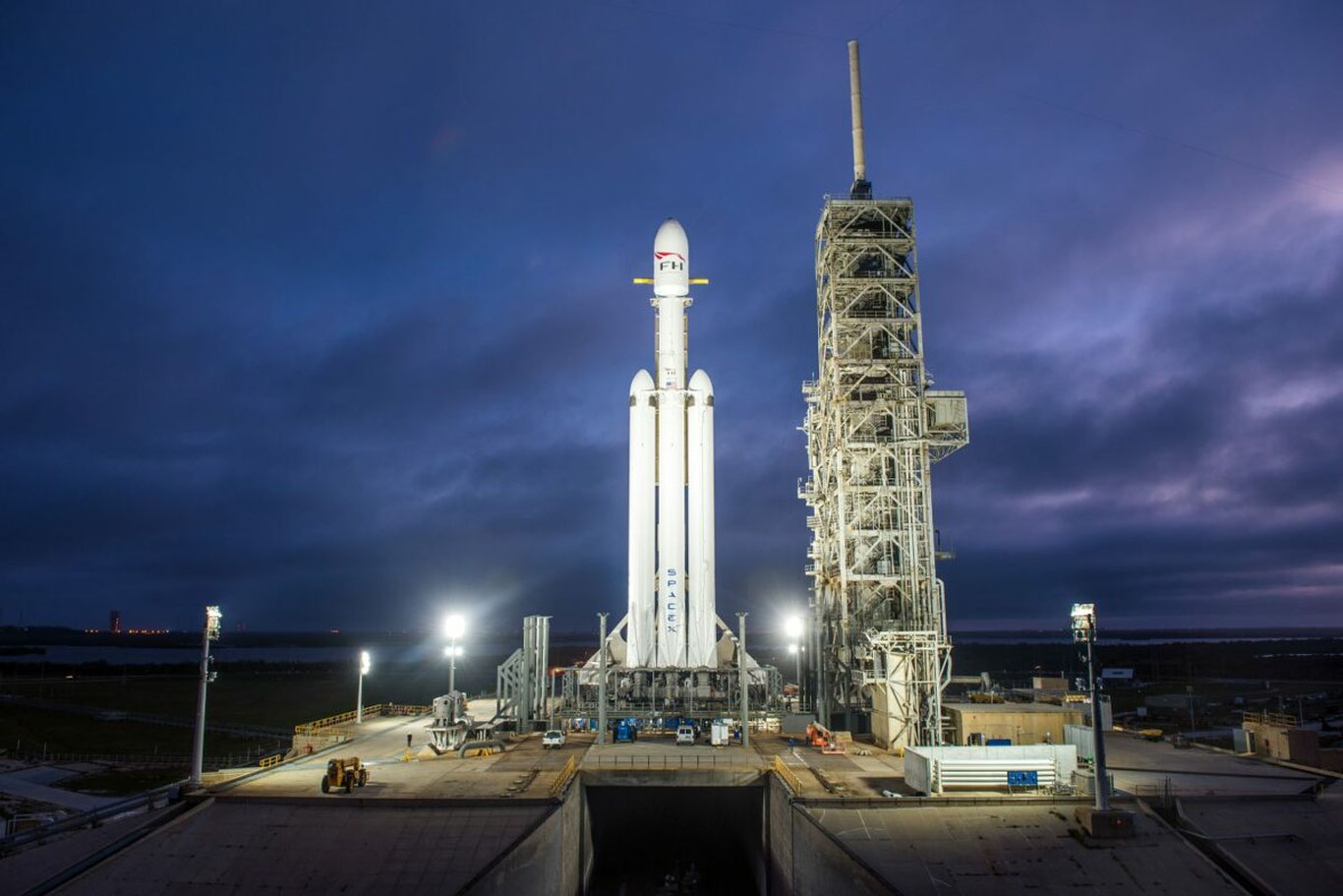 SpaceX dunyodagi eng katta raketasini uchiradi