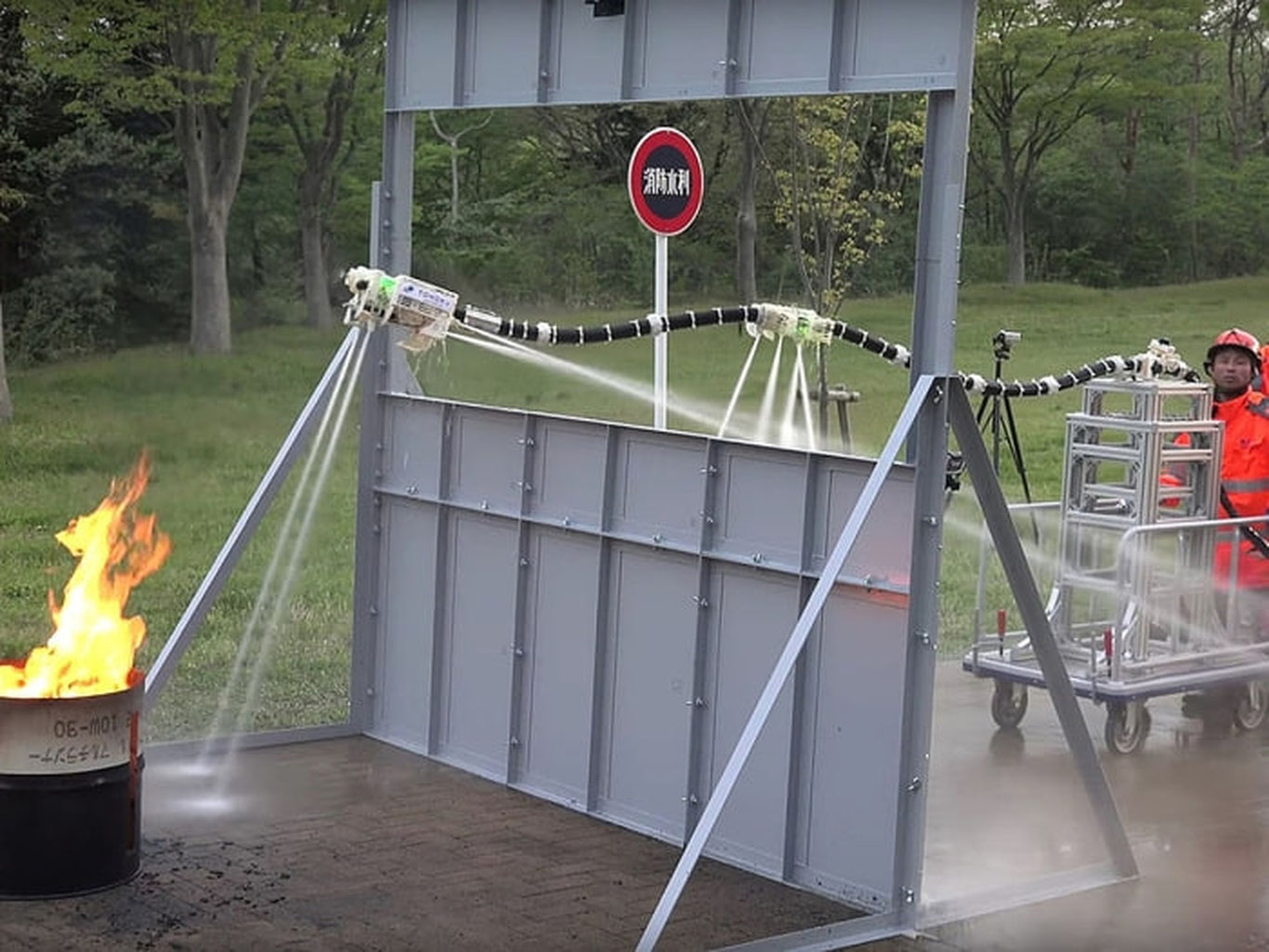 Yaponiyada yong‘inlarni o‘chirish uchun ajdar-robot yaratildi