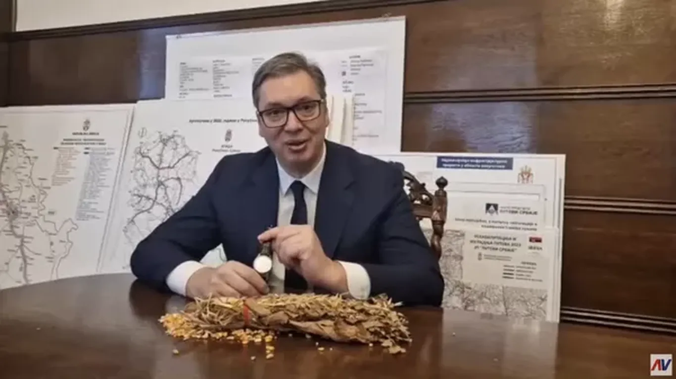 Сербия президенти 2024 йилда туғилган илк чақалоққа соат совға қилди