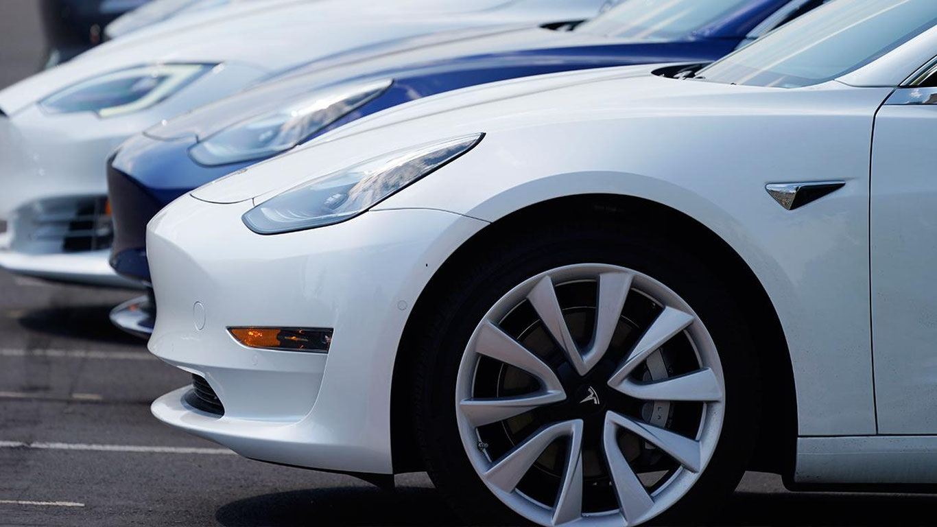 Tesla Germaniyadagi zavodida ishni to‘xtatadi