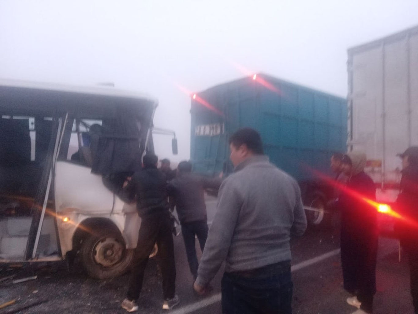 Jizzax dovonida yo‘lning muzlashi sabab avtohalokatlar sodir bo‘lmoqda