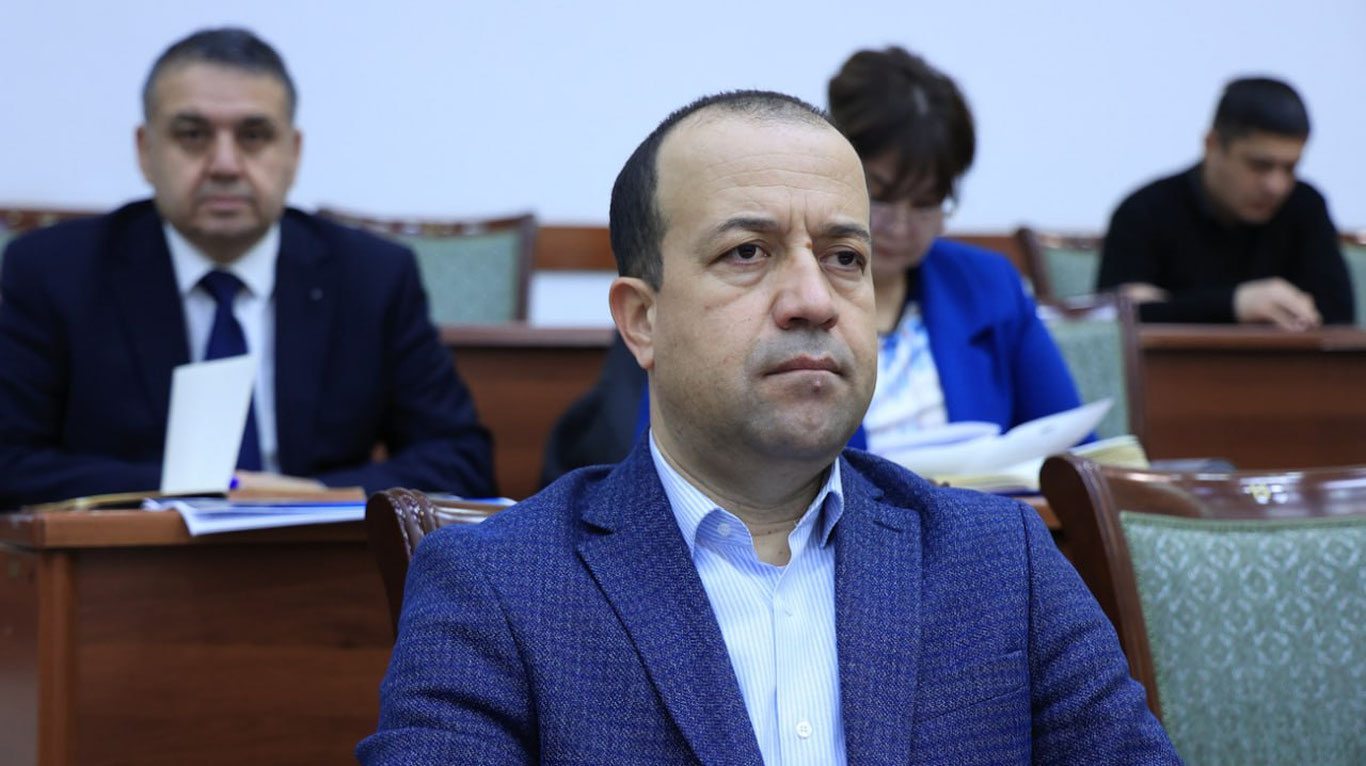 20 млн долларни ўзлаштиришда айбланган амалдор ўз ишига қайтди