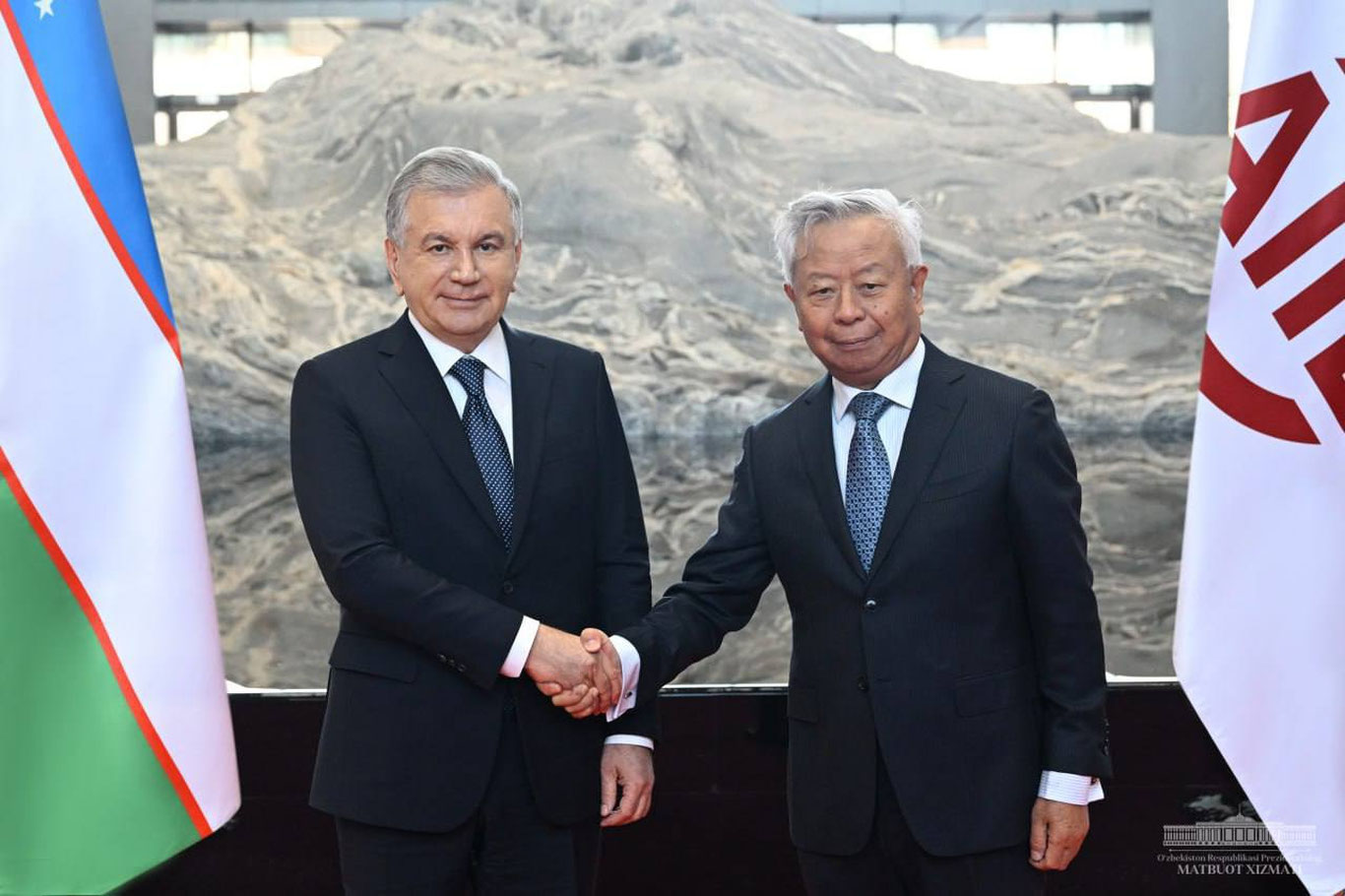 Shavkat Mirziyoyev OIIB prezidenti bilan uchrashdi