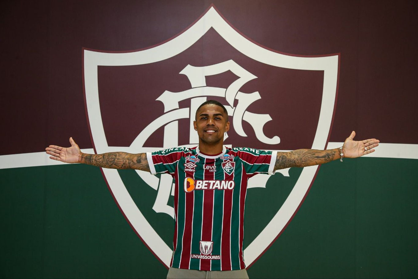 Duglas Kosta "Fluminense" futbolchisiga aylandi