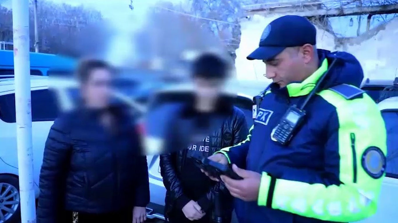 Самарқандда вояга етмаган боласига машина бошқарувини топширган аёлга чора кўрилди