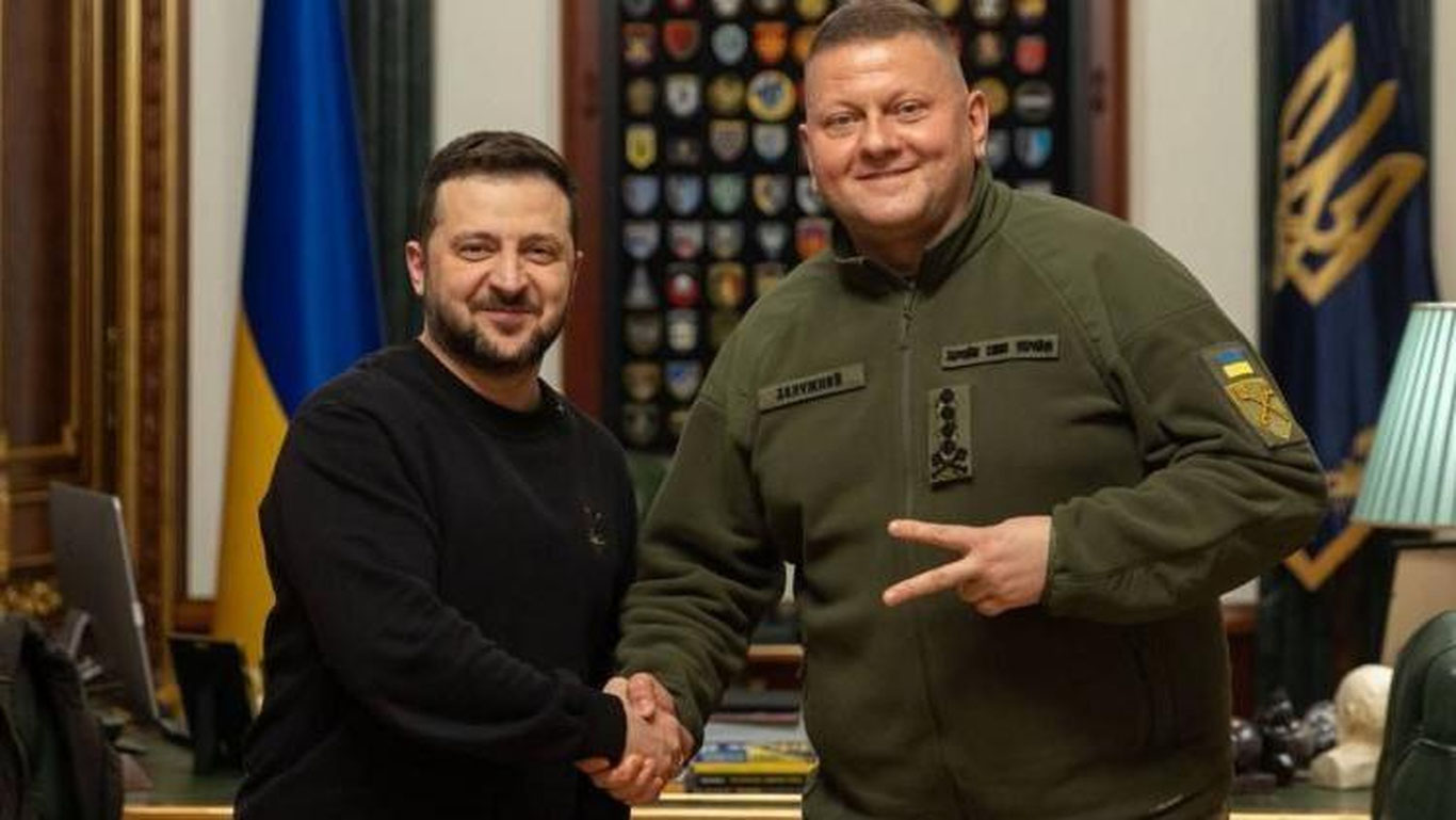 Зеленский Залужнийни ишдан бўшатди