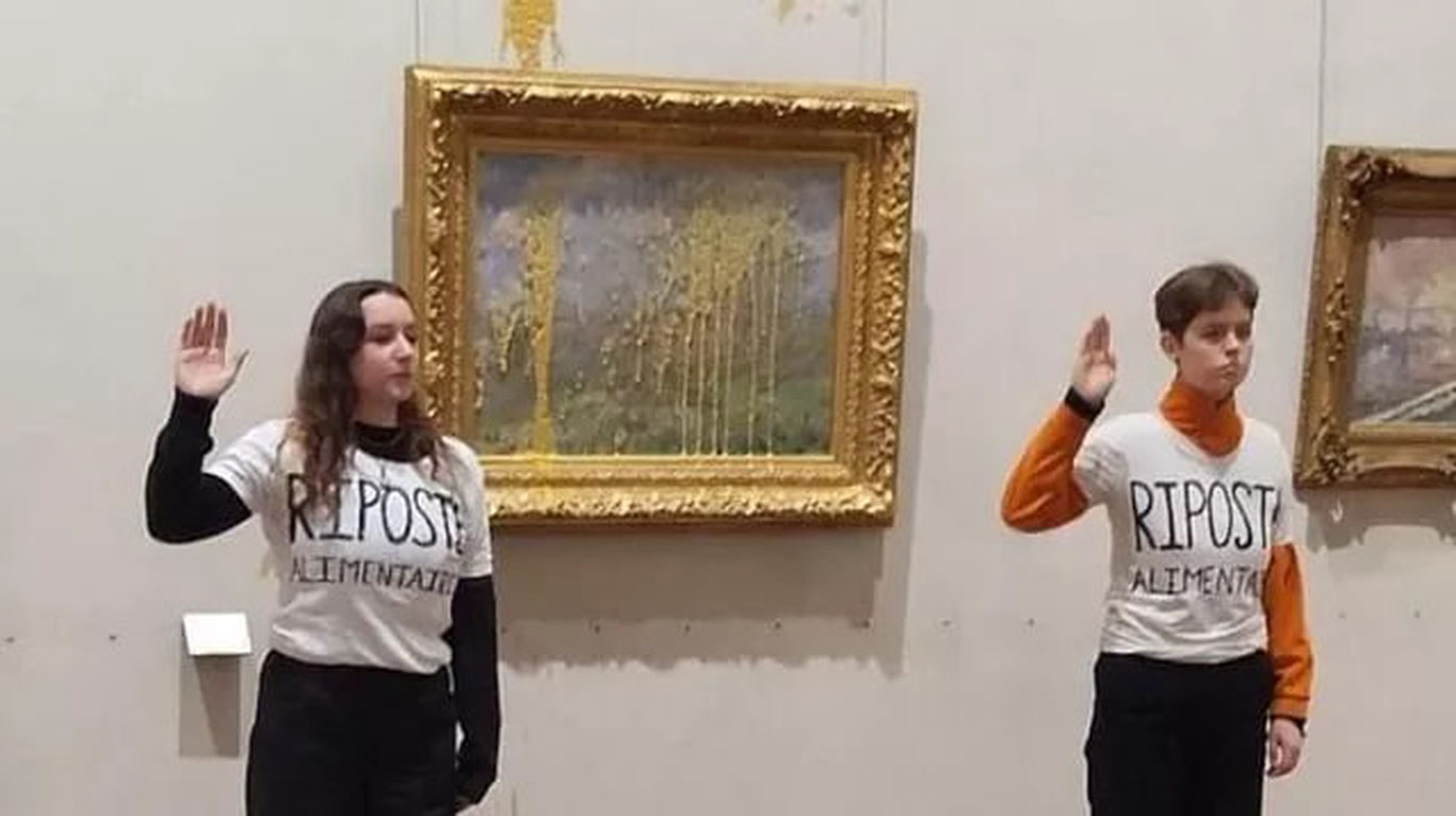 Францияда яна бир тарихий суратга шўрва улоқтирилди