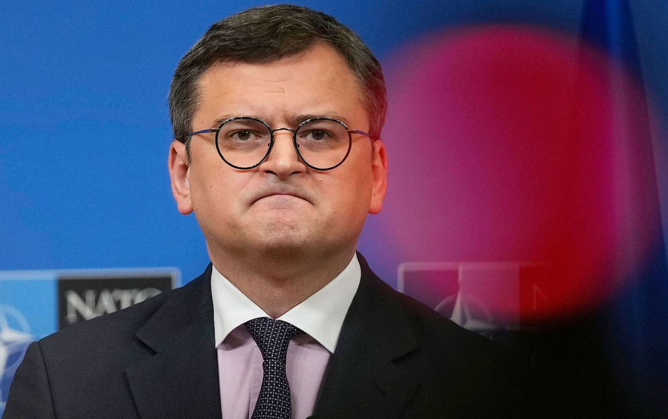 Украина ташқи ишлар вазирини ит тишлаб олди