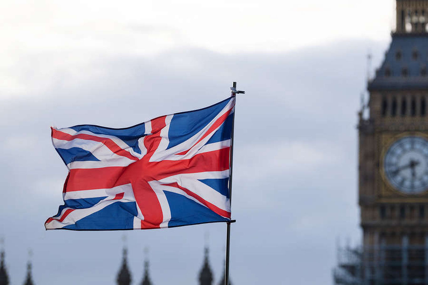 London Rossiya rasmiylaridan maxfiy maʼlumotlarni olishga harakat qilmoqda