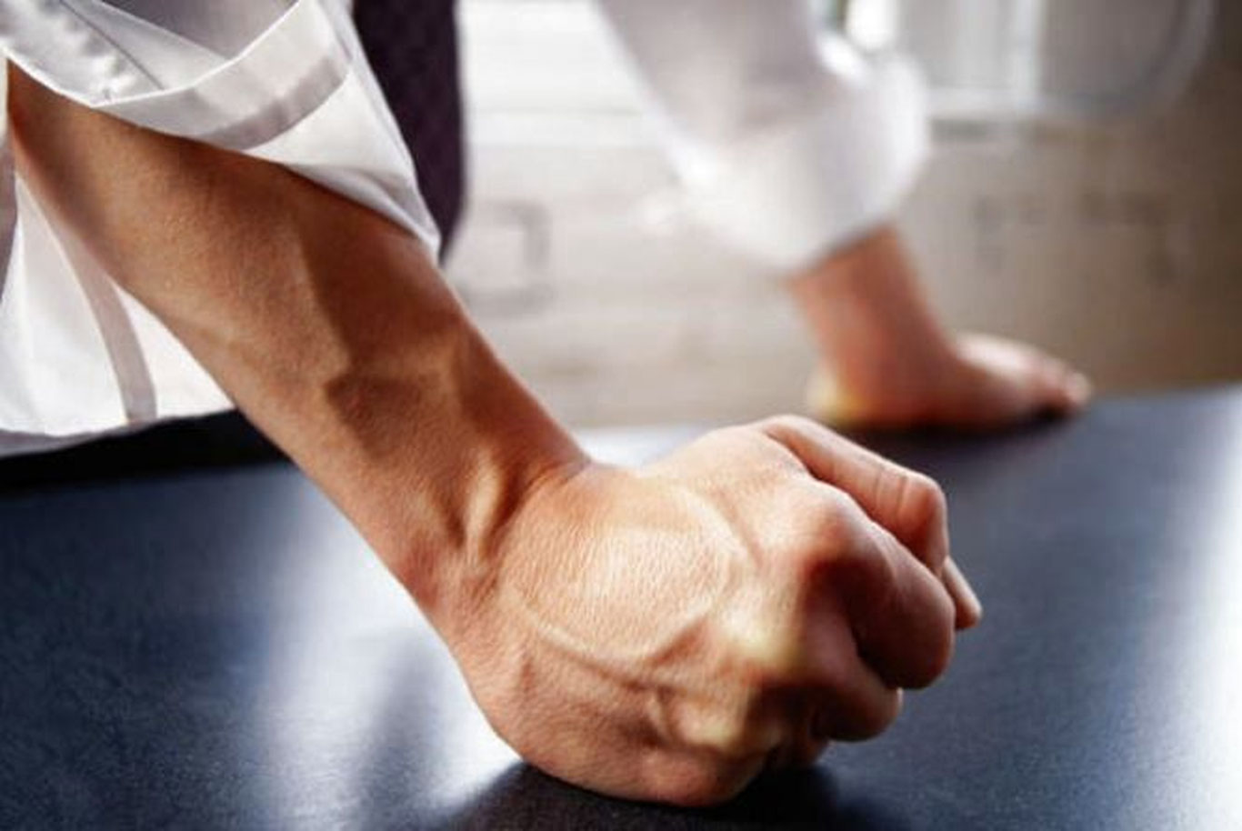 Шаҳрисабзда ўқувчи “замдиректор” билан муштлашди