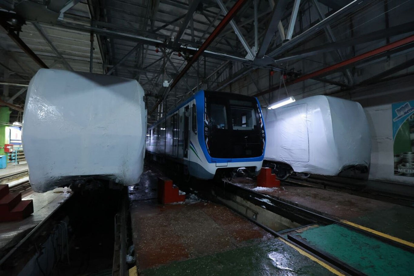 Тошкентга тўрт вагонли янги 3 та метро ҳаракат таркиблари олиб келинди
