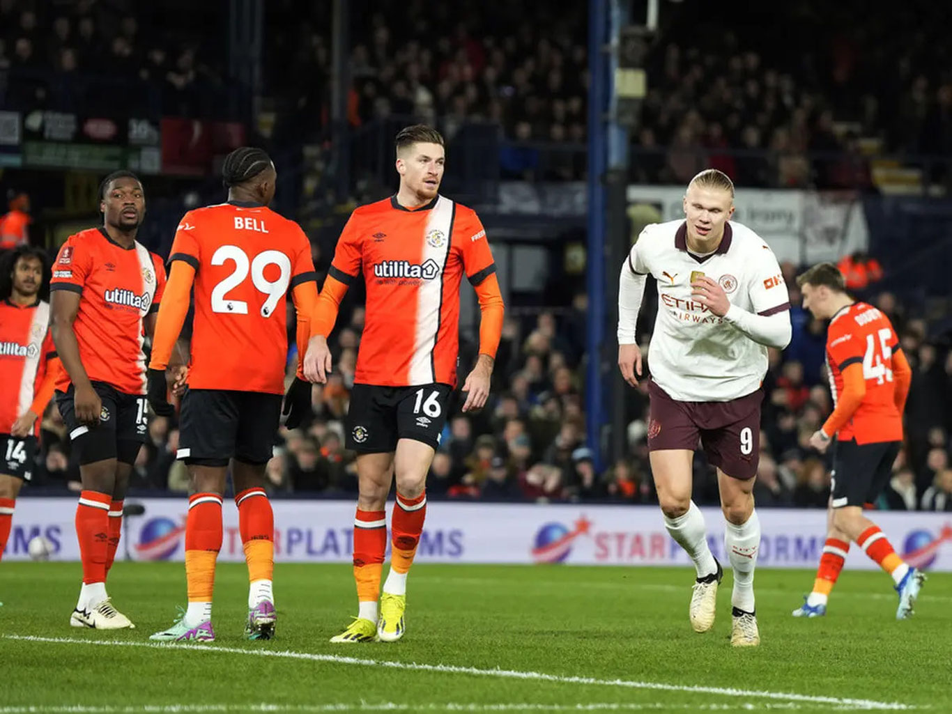 Ҳоланд эллик тўрт йиллик рекордни такрорлади