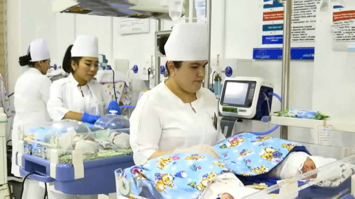 Самарқандда 10 йил фарзанд кутган оилада тўрт нафар эгизак туғилди