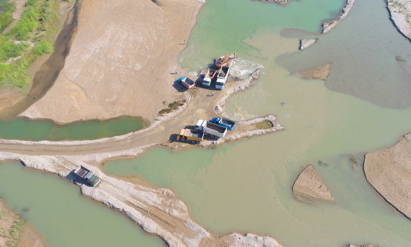 Сирдарё ўзанида норуда материалларни қазиб олишга муддатсиз мораторий жорий қилинади