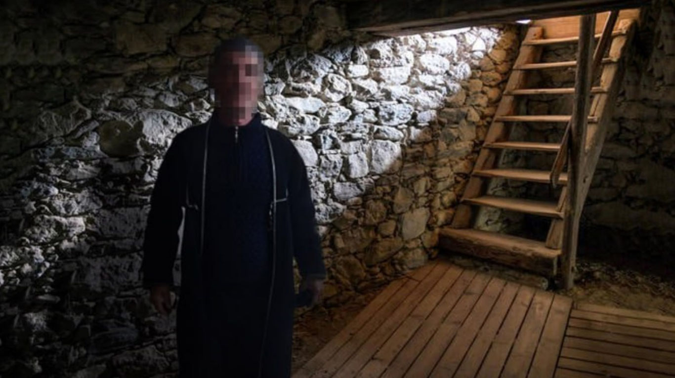 Қидирувдаги эркак уйининг ертўласидан топилди