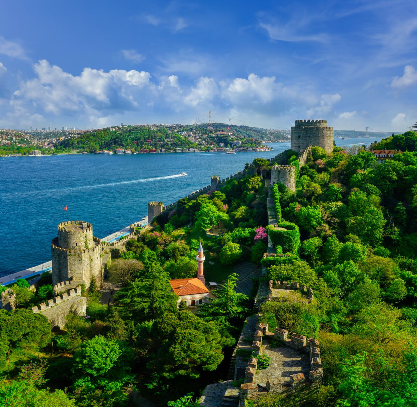 Истанбулда баҳор рангларидан завқ олинг