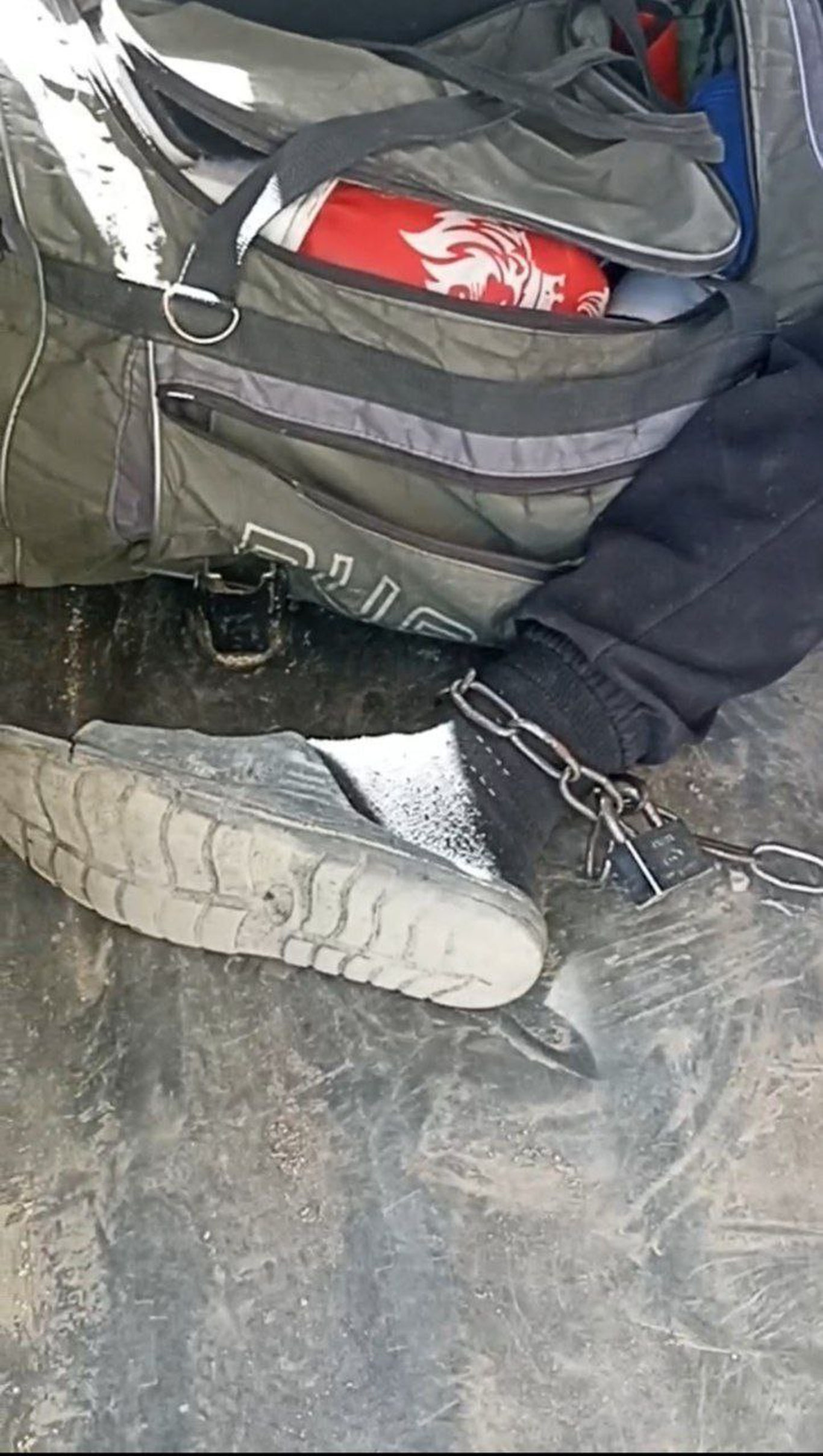 Самарқандда бола занжирга боғлаб, қийноққа солинди