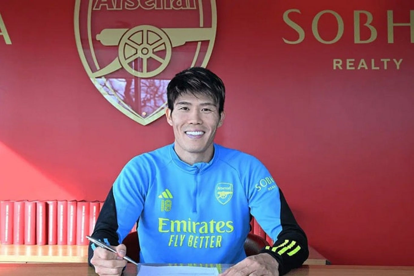 "Arsenal" yaponiyalik himoyachi bilan yangi shartnoma imzoladi