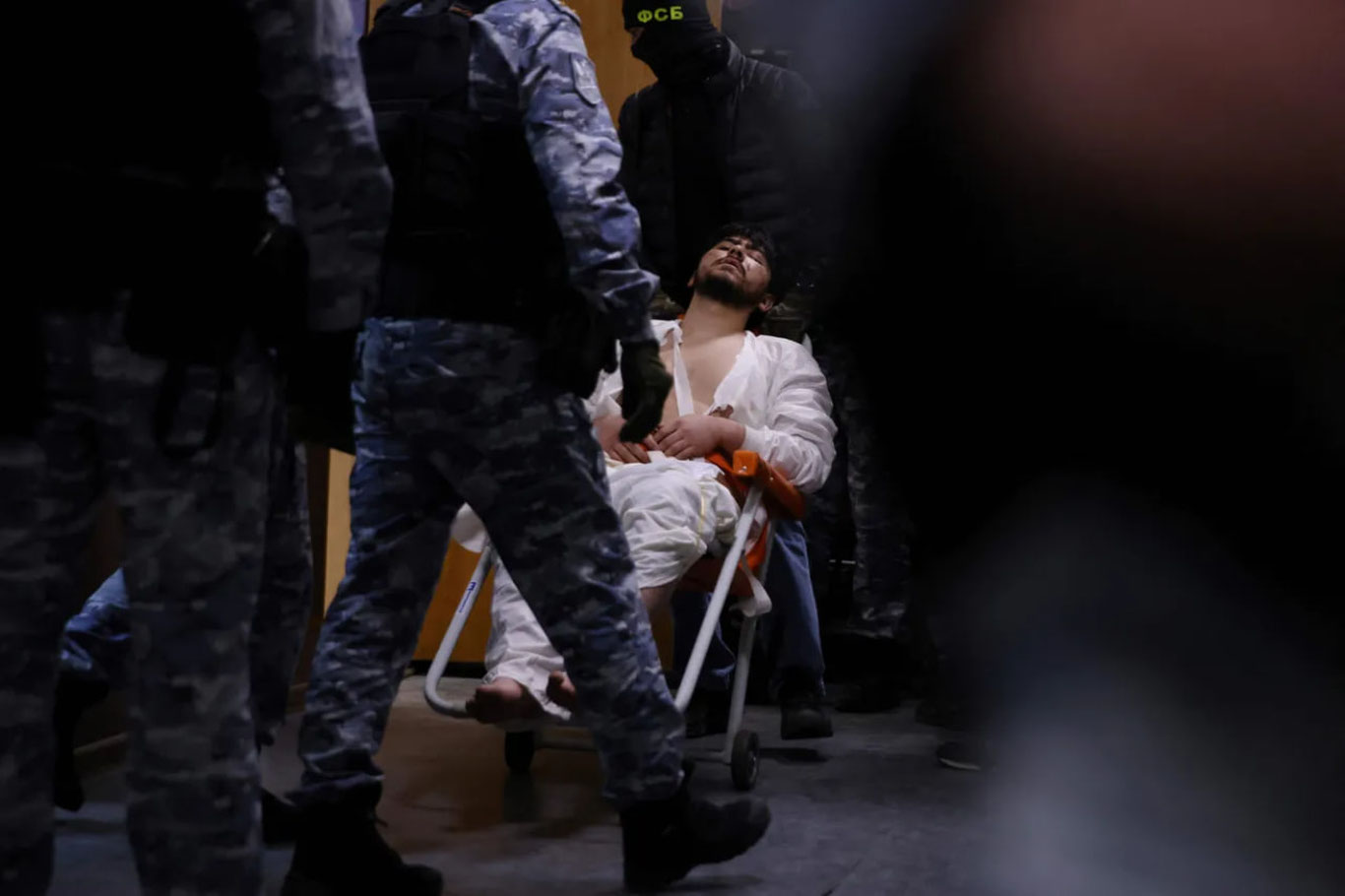 Россиядаги теракт бўйича гумонланувчилар суд залида — фото